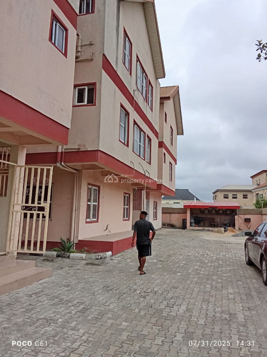 Spacious 3 Bedroom Flat Upstairs, Sangotedo, Ajah, Lagos, Flat / Apartment for Rent