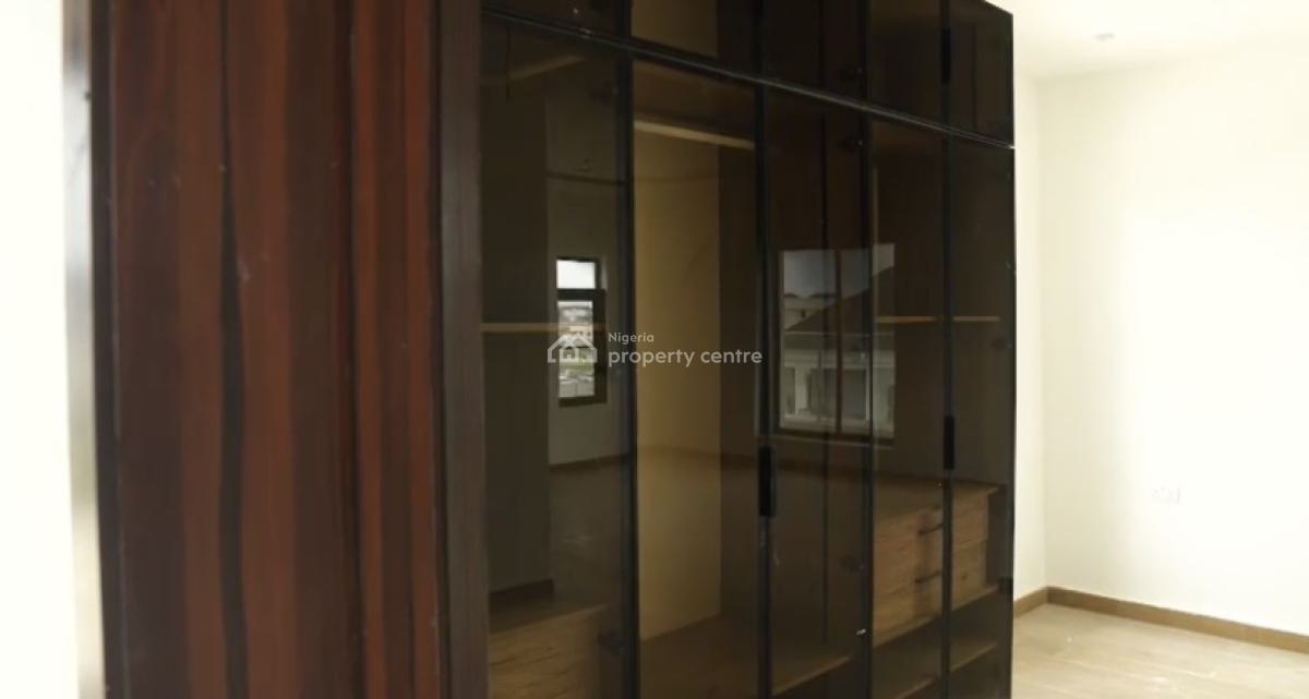 Distress Deal! Exquisite 6 Bedroom Semi Duplex, Cowrie Creek Estate ( an Estate for The Elite), Ikate, Lekki, Lagos, Semi-detached Duplex for Sale