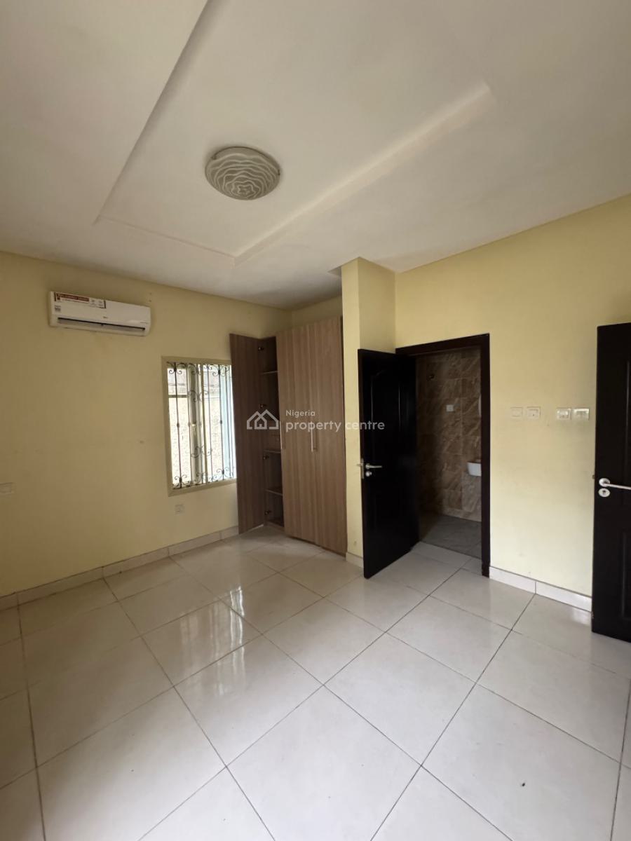 Well Maintained 2 Bedroom Flat, Lekki Phase 1, Lekki, Lagos, Flat / Apartment for Rent