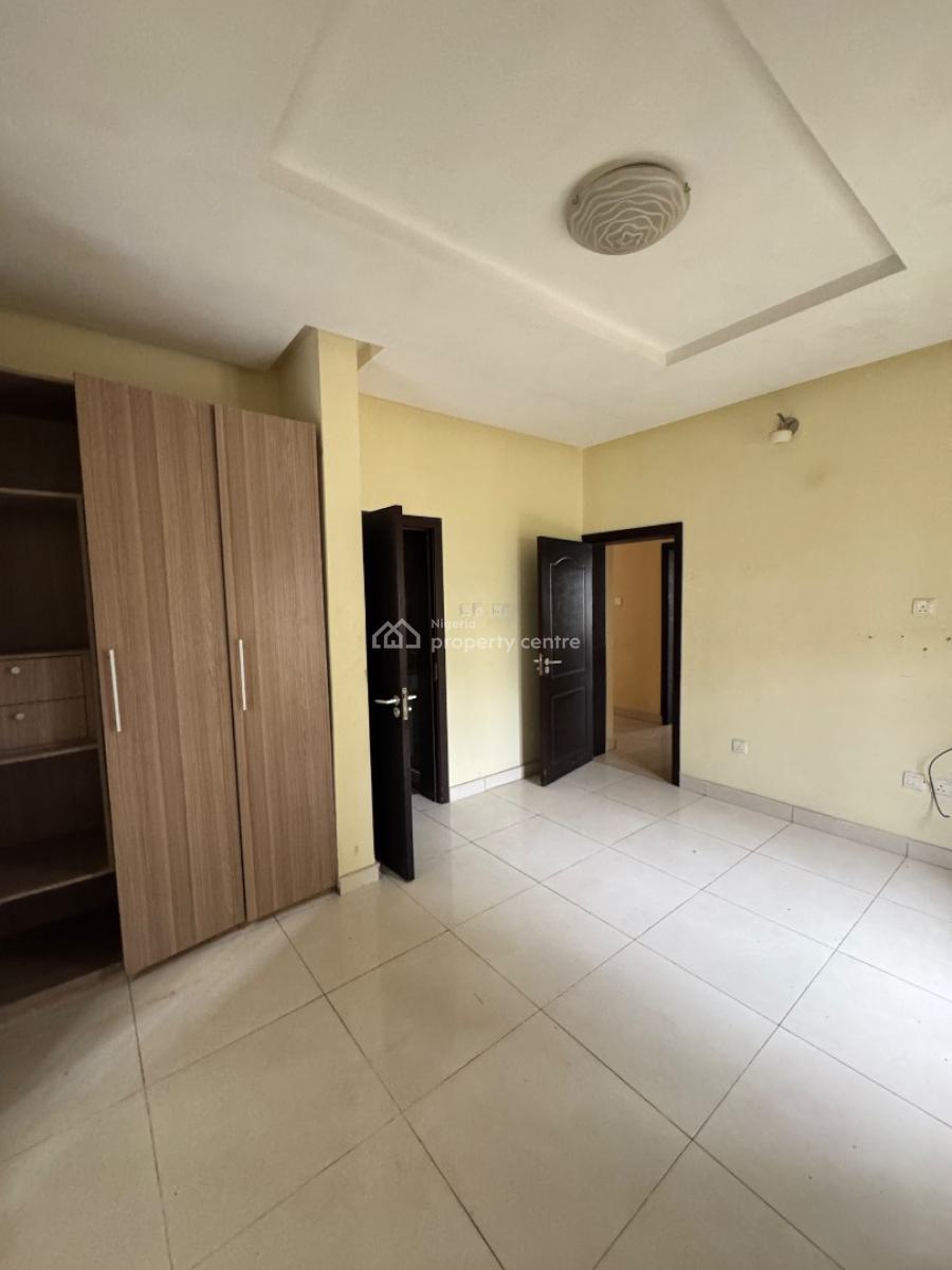Well Maintained 2 Bedroom Flat, Lekki Phase 1, Lekki, Lagos, Flat / Apartment for Rent