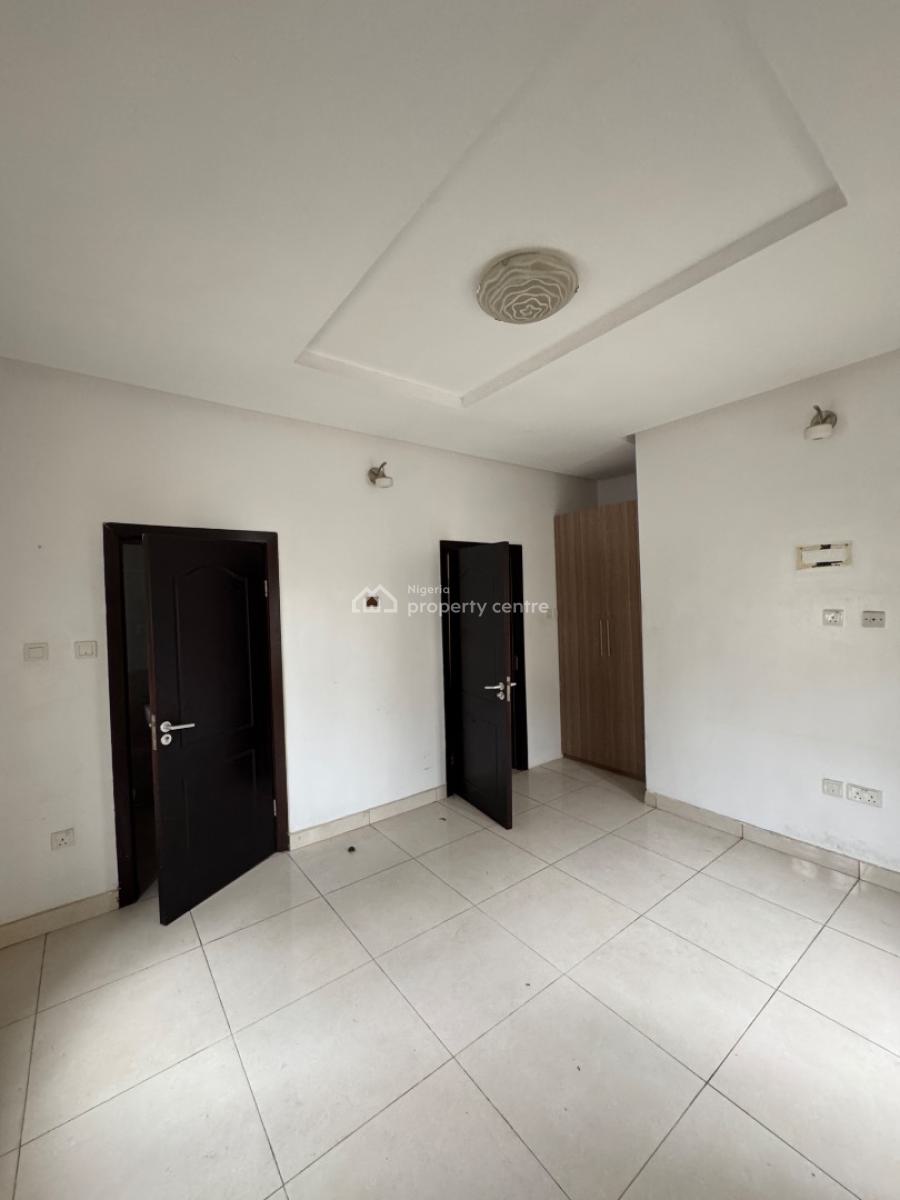 Well Maintained 2 Bedroom Flat, Lekki Phase 1, Lekki, Lagos, Flat / Apartment for Rent