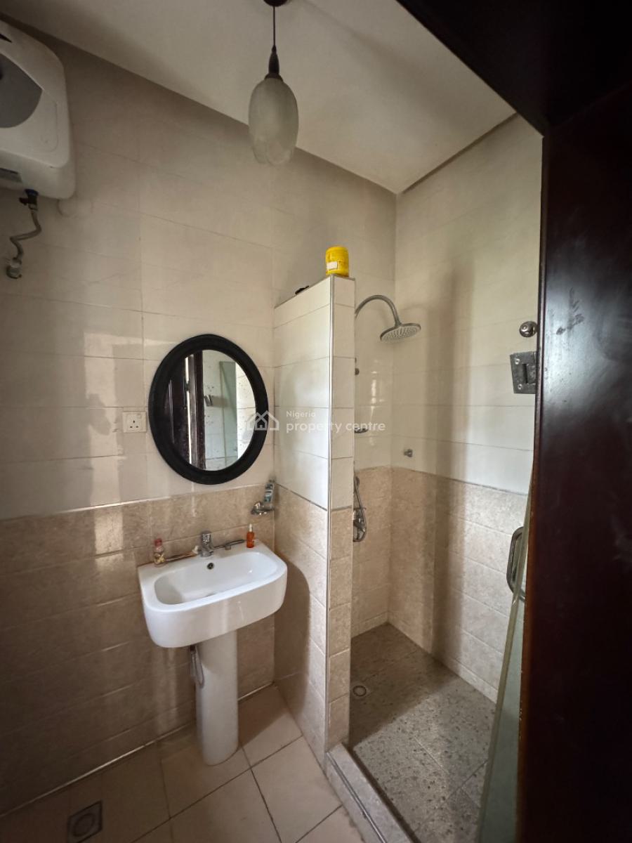 Well Maintained 2 Bedroom Flat, Lekki Phase 1, Lekki, Lagos, Flat / Apartment for Rent