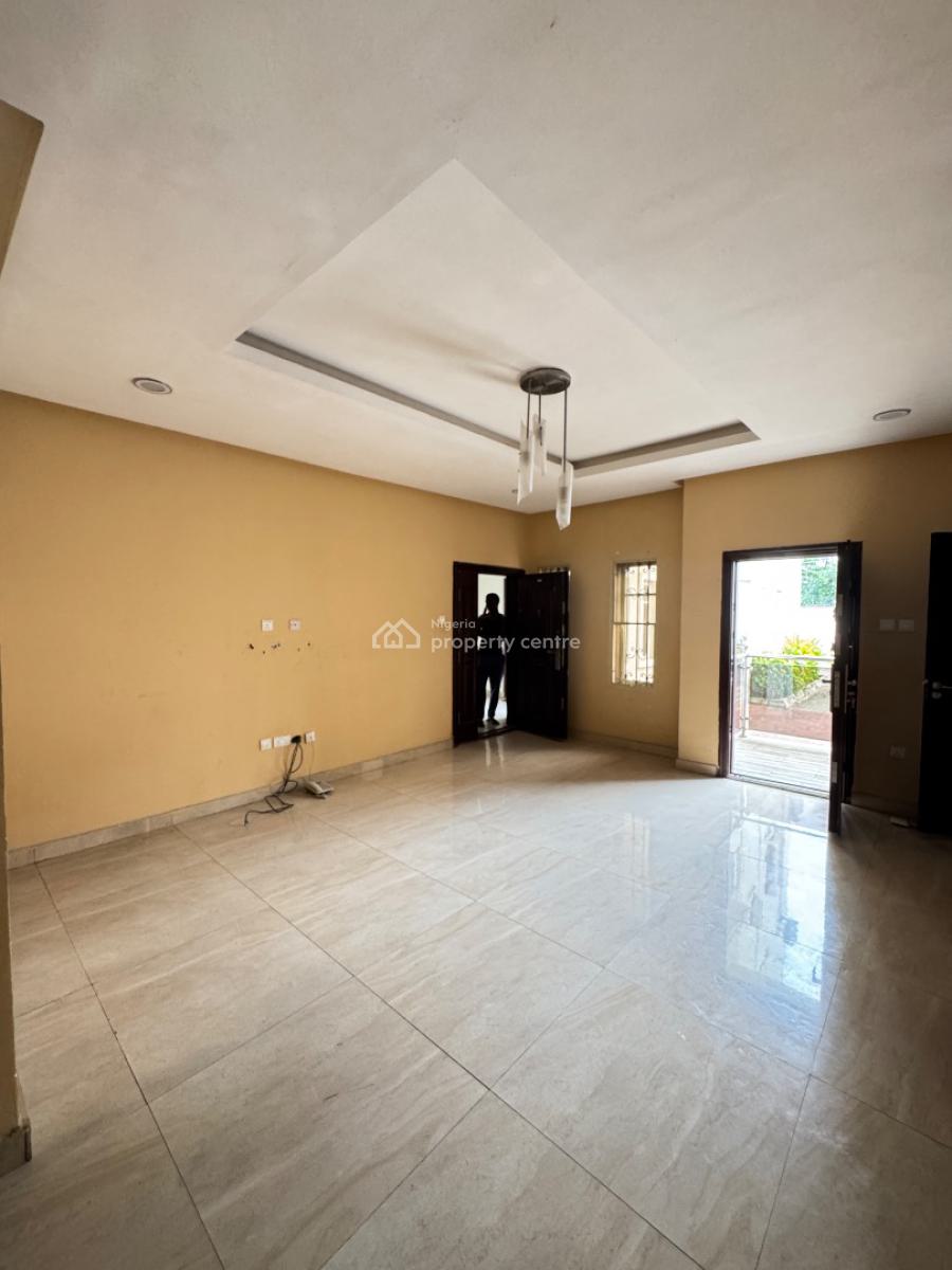 Well Maintained 2 Bedroom Flat, Lekki Phase 1, Lekki, Lagos, Flat / Apartment for Rent