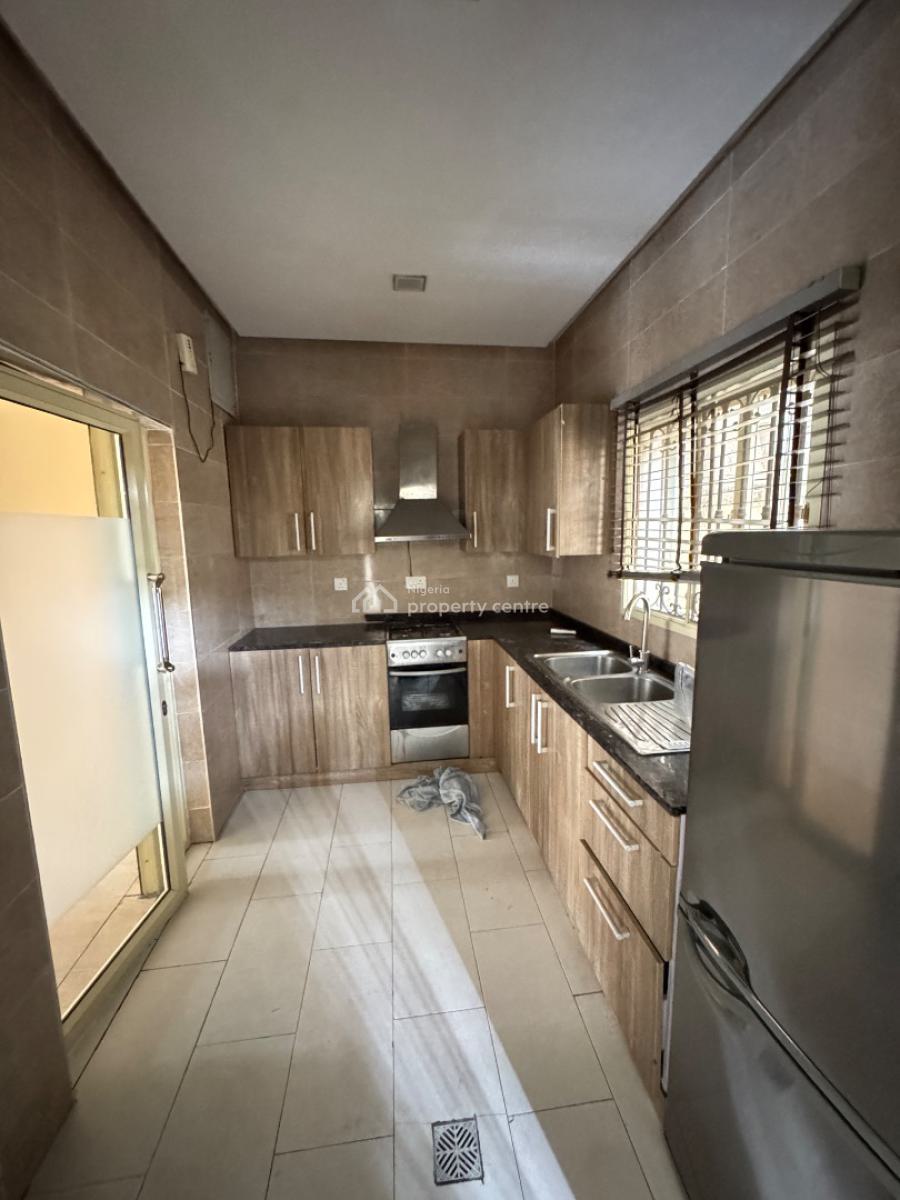 Well Maintained 2 Bedroom Flat, Lekki Phase 1, Lekki, Lagos, Flat / Apartment for Rent