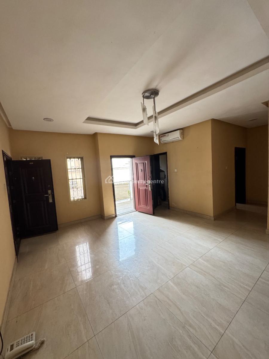 Well Maintained 2 Bedroom Flat, Lekki Phase 1, Lekki, Lagos, Flat / Apartment for Rent
