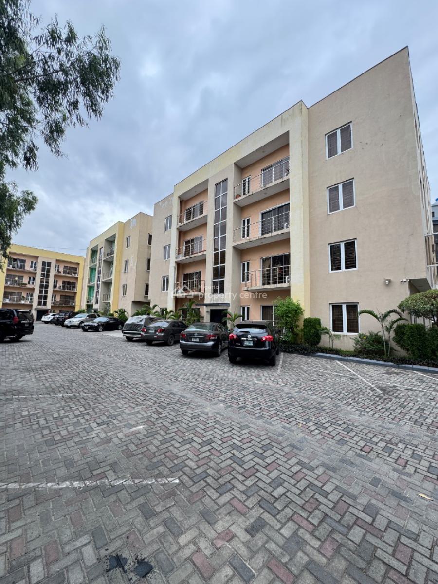 Well Maintained 3 Bedroom Flat with Bq, Lekki Phase 1, Lekki, Lagos, Flat / Apartment for Rent