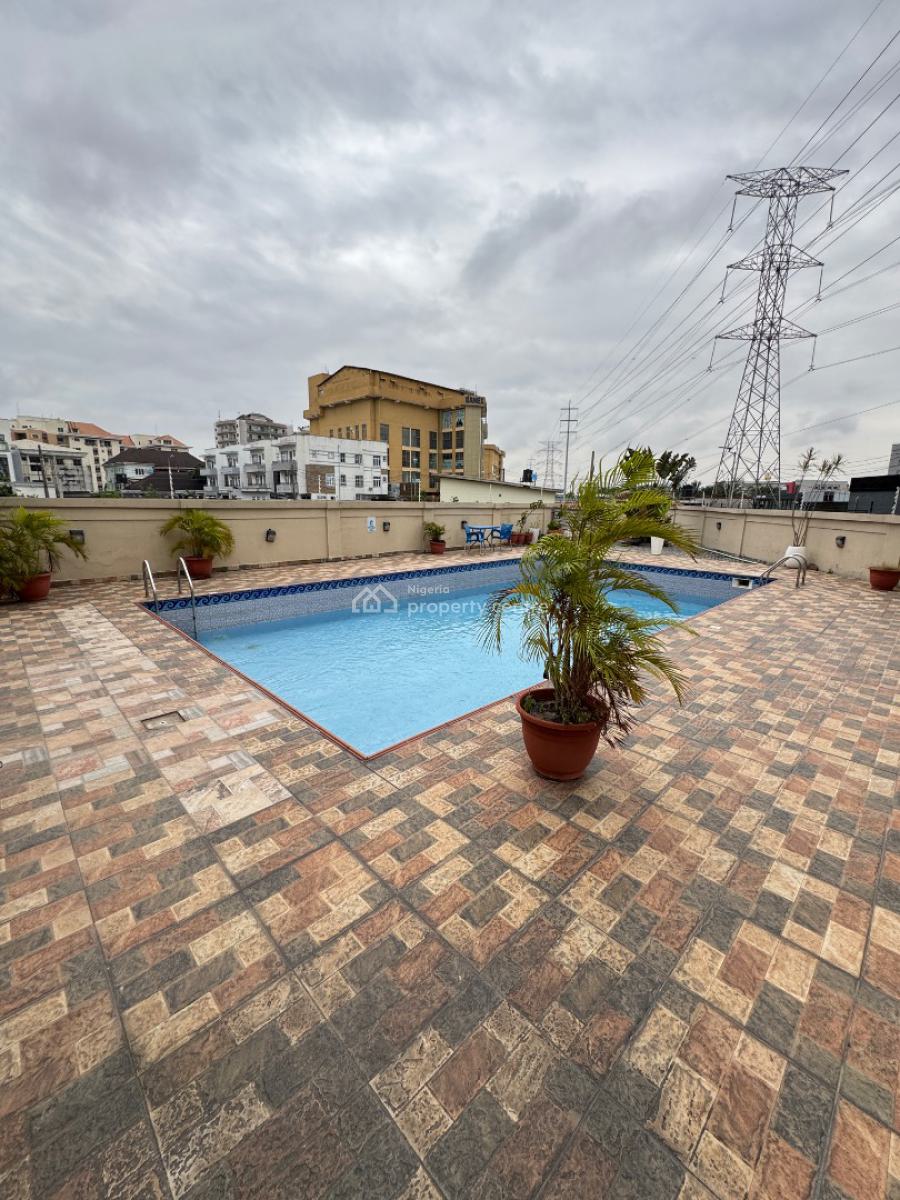 Well Maintained 3 Bedroom Flat with Bq, Lekki Phase 1, Lekki, Lagos, Flat / Apartment for Rent