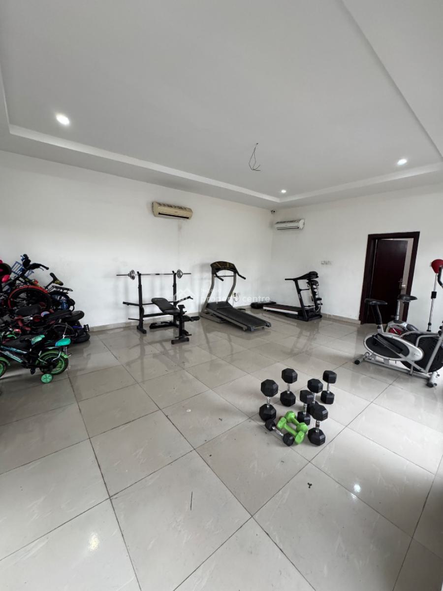 Well Maintained 3 Bedroom Flat with Bq, Lekki Phase 1, Lekki, Lagos, Flat / Apartment for Rent