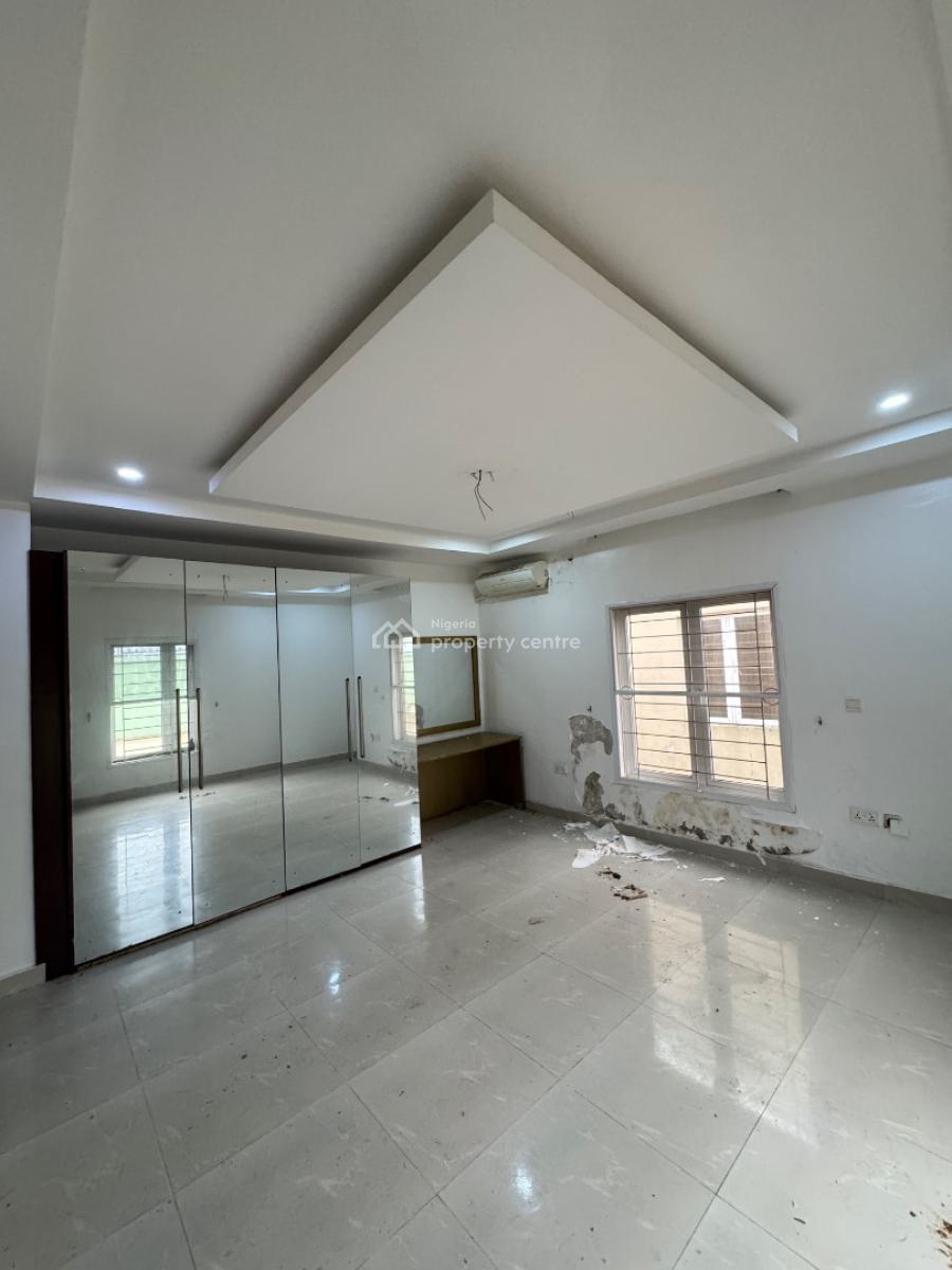 Well Maintained 3 Bedroom Flat with Bq, Lekki Phase 1, Lekki, Lagos, Flat / Apartment for Rent