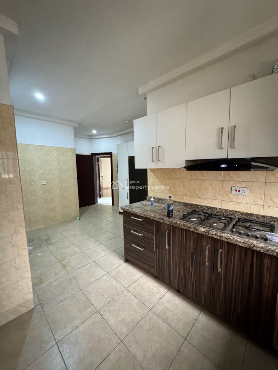 Well Maintained 3 Bedroom Flat with Bq, Lekki Phase 1, Lekki, Lagos, Flat / Apartment for Rent