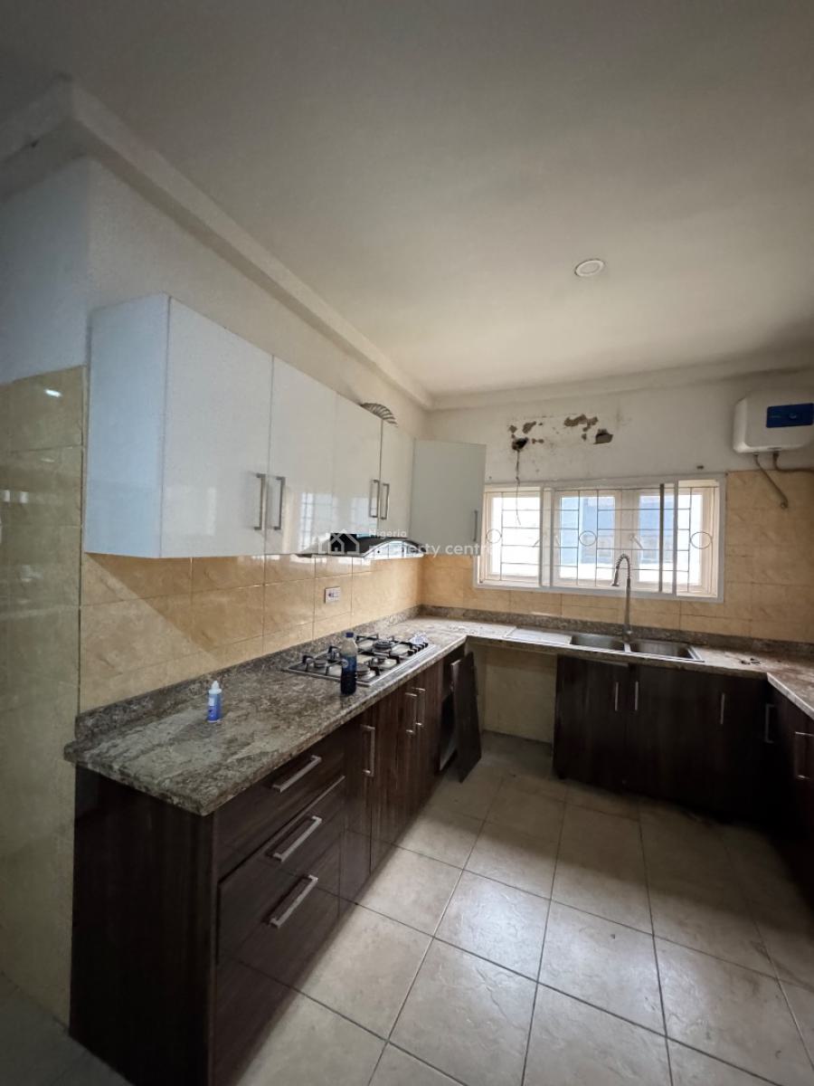 Well Maintained 3 Bedroom Flat with Bq, Lekki Phase 1, Lekki, Lagos, Flat / Apartment for Rent