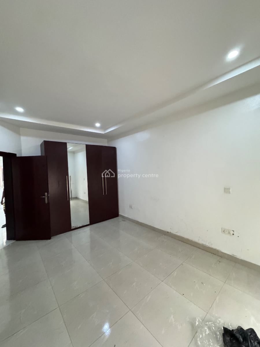 Well Maintained 3 Bedroom Flat with Bq, Lekki Phase 1, Lekki, Lagos, Flat / Apartment for Rent