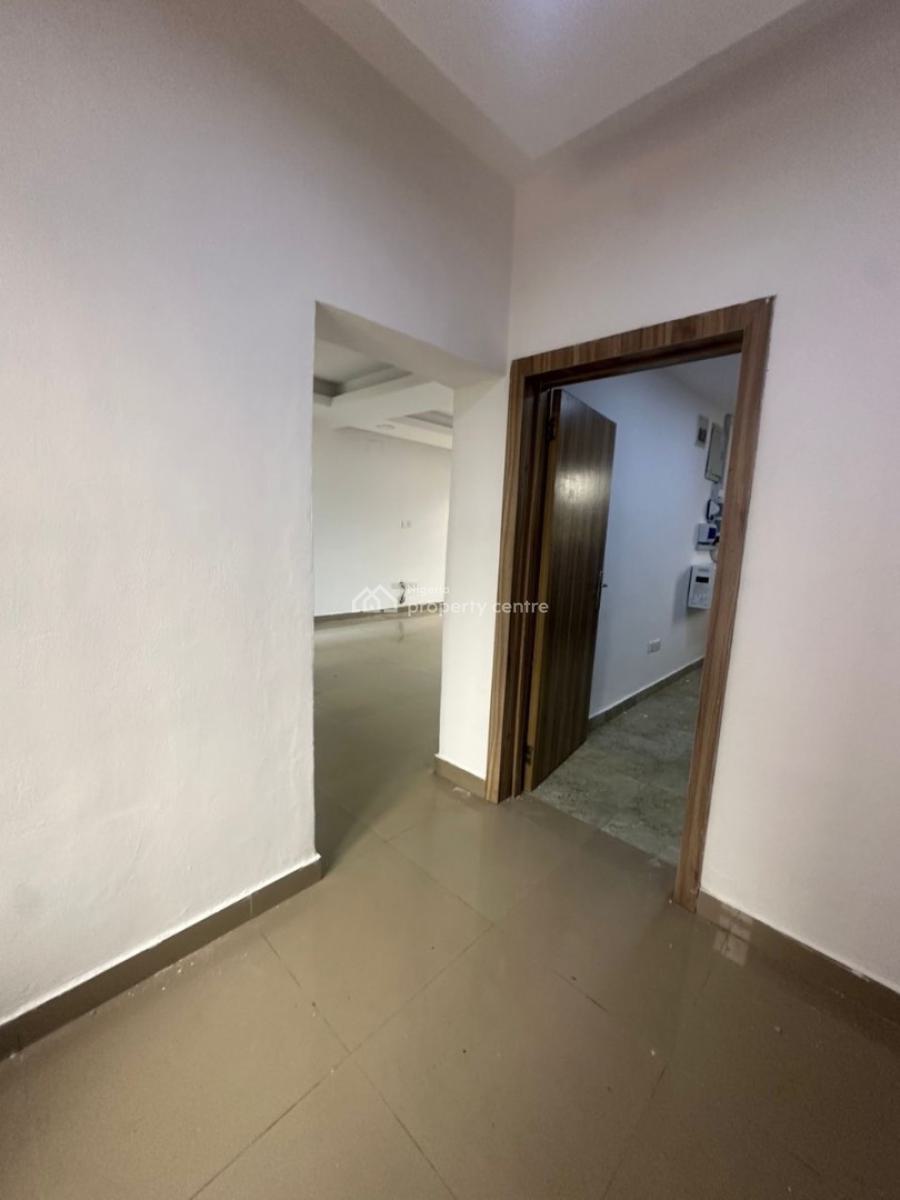 Big Room Downstairs with Shared Kitchen, Oba Musa Estate, Agungi, Lekki, Lagos, Self Contain (single Rooms) for Rent