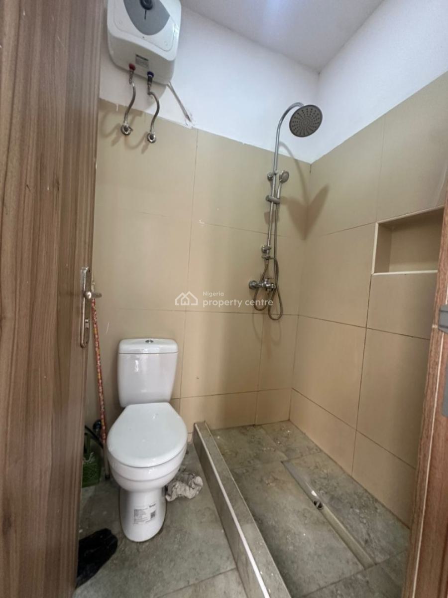 Big Room Downstairs with Shared Kitchen, Oba Musa Estate, Agungi, Lekki, Lagos, Self Contain (single Rooms) for Rent