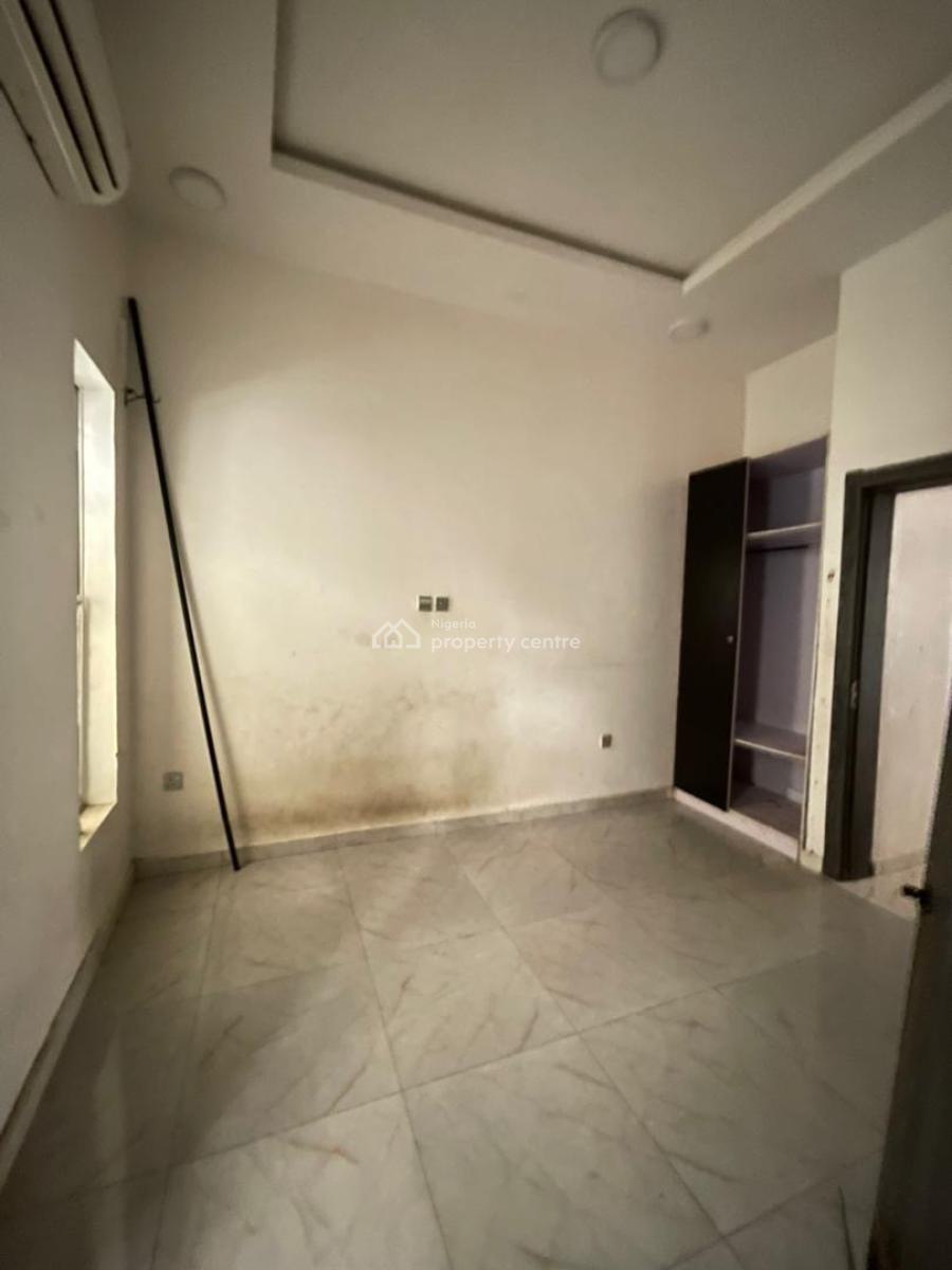 Big Room Downstairs with Shared Kitchen, Oba Musa Estate, Agungi, Lekki, Lagos, Self Contain (single Rooms) for Rent