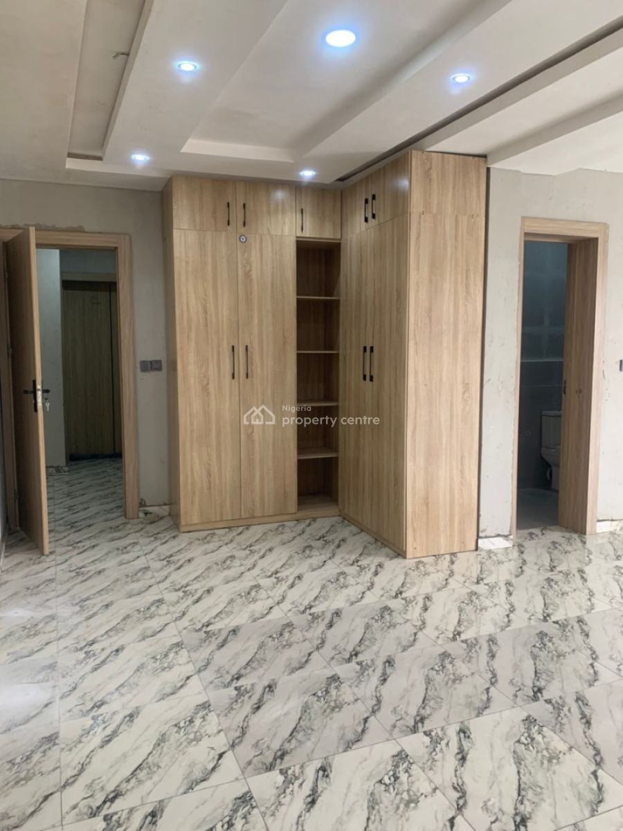 Serviced 3 Bedroom Penthouse Apartment with Bq, Lekki Phase 1, Lekki, Lagos, Flat / Apartment for Rent
