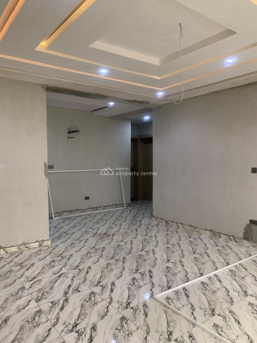Serviced 3 Bedroom Apartment with Bq (penthouse), Lekki Phase 1, Lekki, Lagos, Flat / Apartment for Rent