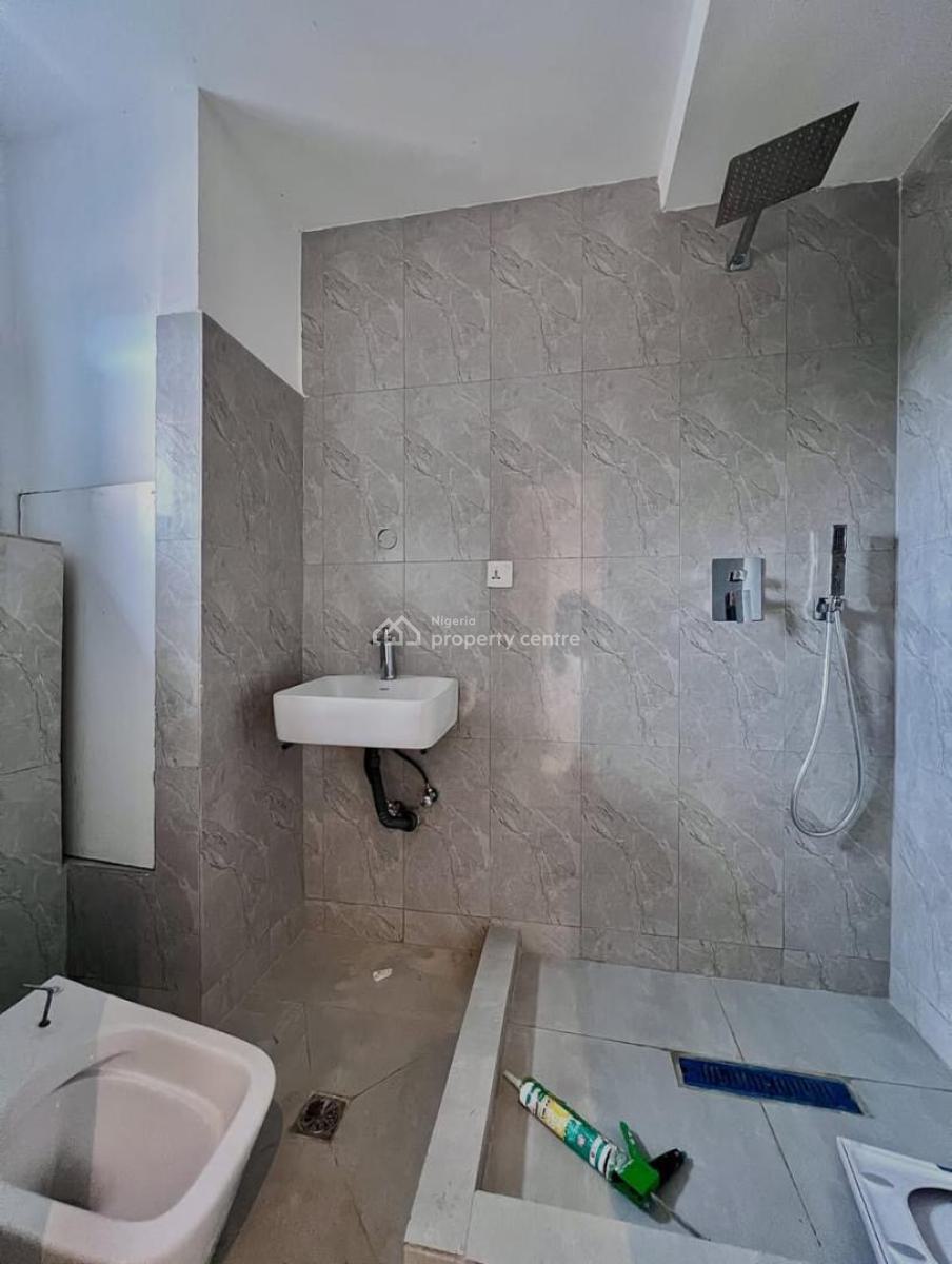 Luxurious Fully Serviced 2 Bedroom Apartment, Lekki Phase 1, Lekki, Lagos, Block of Flats for Sale