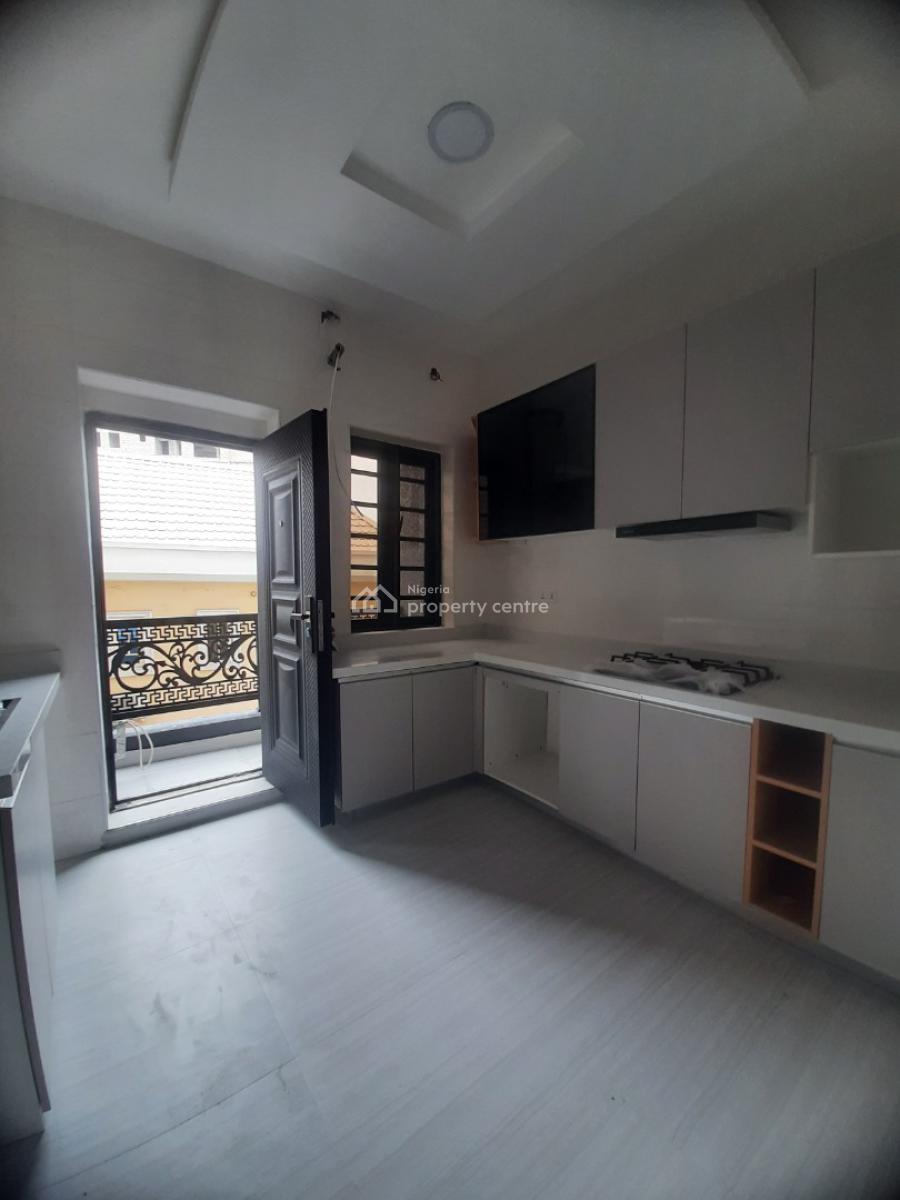 Newly Built and Serviced with 24/7 Power Supply 2 Bedroom En-suite Flat, Lekki Phase 1, Lekki, Lagos, Flat / Apartment for Sale