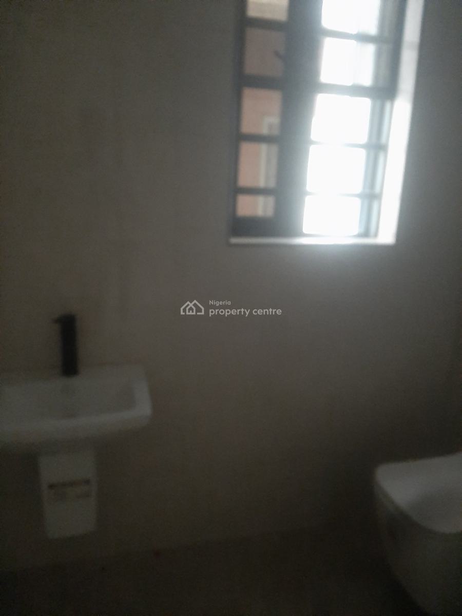 Newly Built and Serviced with 24/7 Power Supply 2 Bedroom En-suite Flat, Lekki Phase 1, Lekki, Lagos, Flat / Apartment for Sale