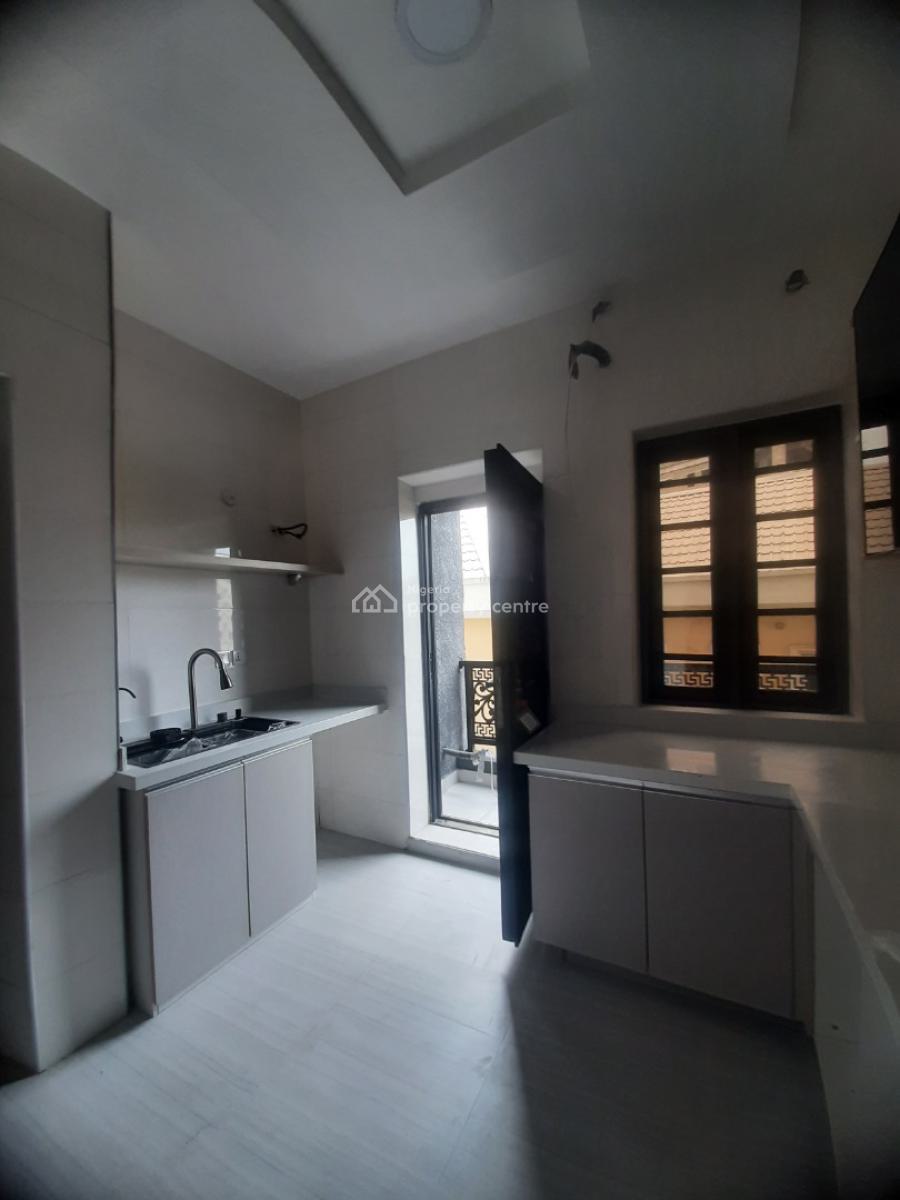 Newly Built and Serviced with 24/7 Power Supply 3 Bedroom En-suite Flat, Lekki Phase 1, Lekki, Lagos, Flat / Apartment for Sale