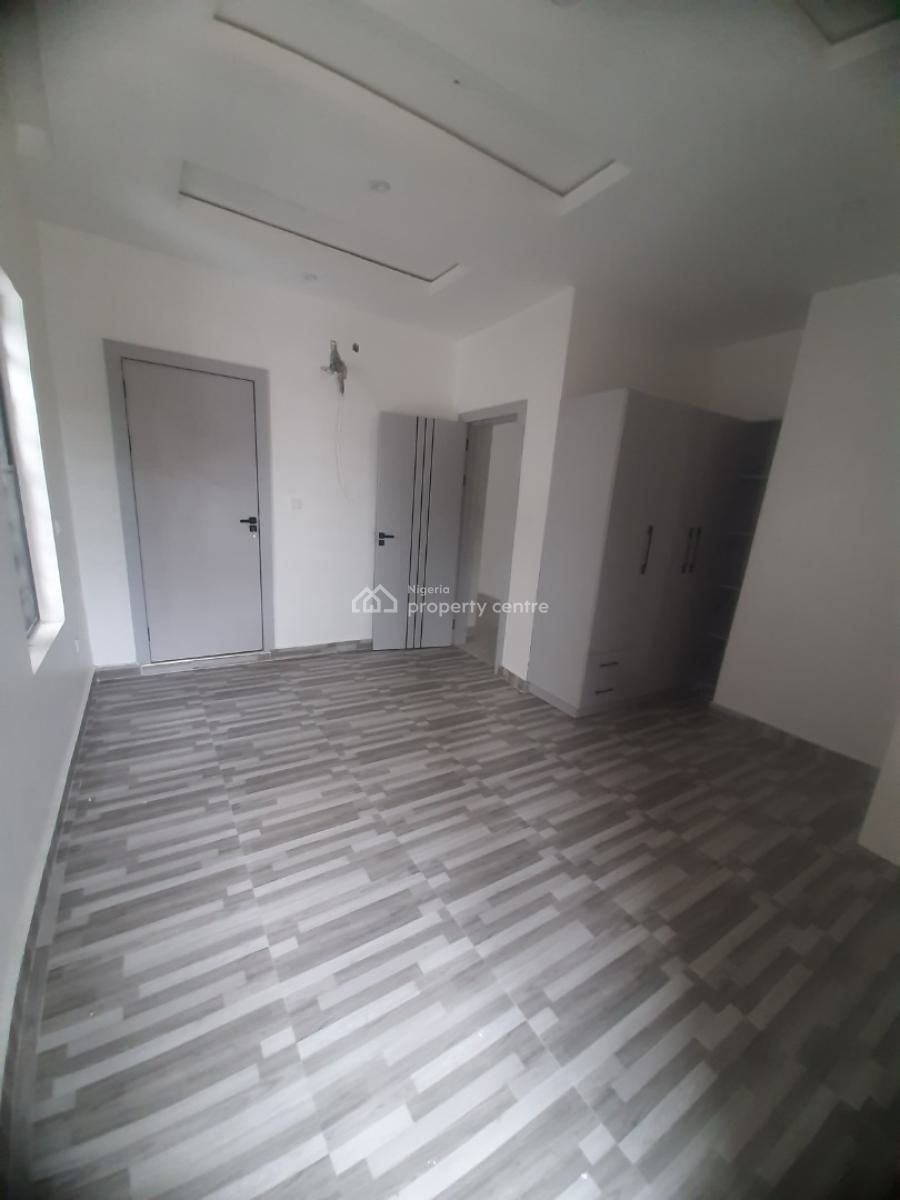 Newly Built and Serviced with 24/7 Power Supply 3 Bedroom En-suite Flat, Lekki Phase 1, Lekki, Lagos, Flat / Apartment for Sale