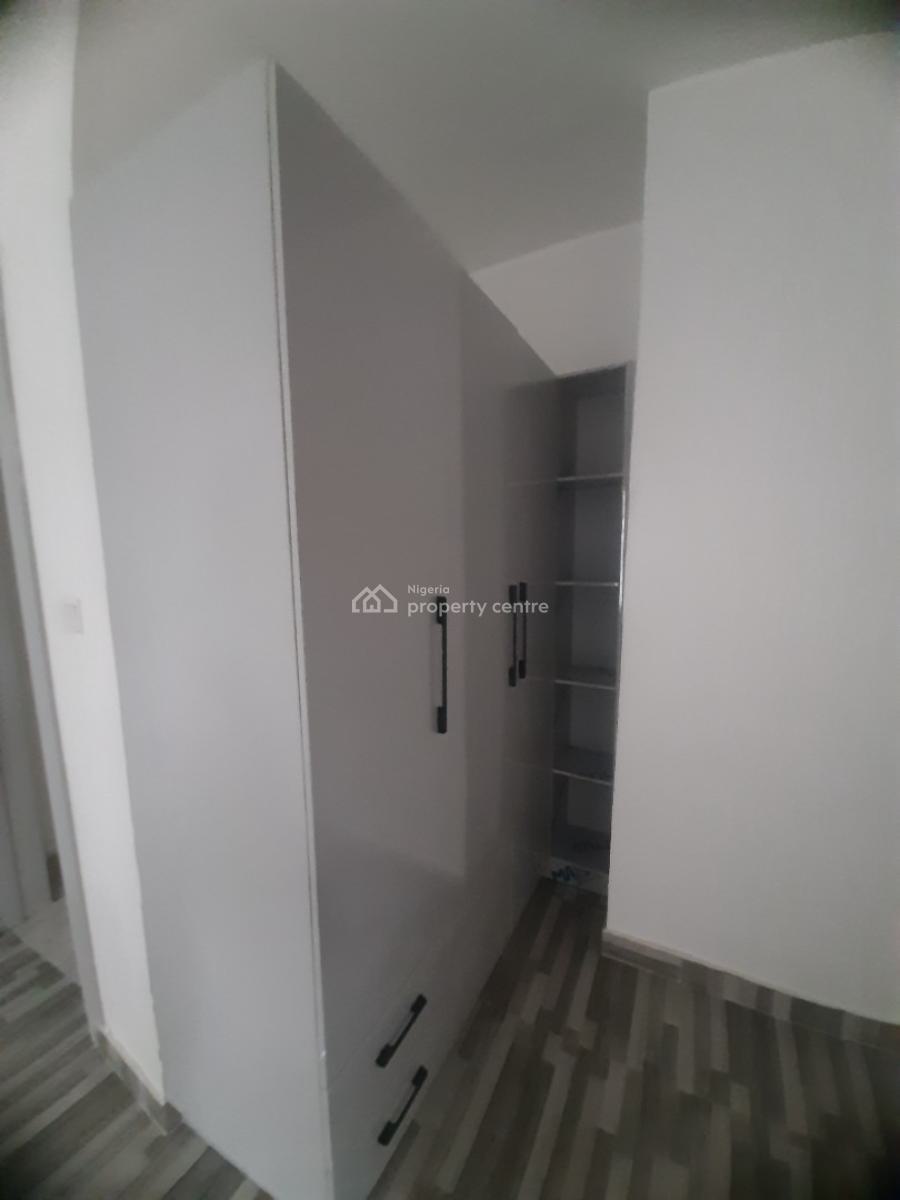 Newly Built and Serviced with 24/7 Power Supply 3 Bedroom En-suite Flat, Lekki Phase 1, Lekki, Lagos, Flat / Apartment for Sale