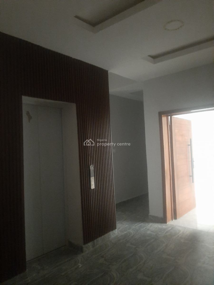 Newly Built and Serviced with 24/7 Power Supply 3 Bedroom En-suite Flat, Lekki Phase 1, Lekki, Lagos, Flat / Apartment for Sale