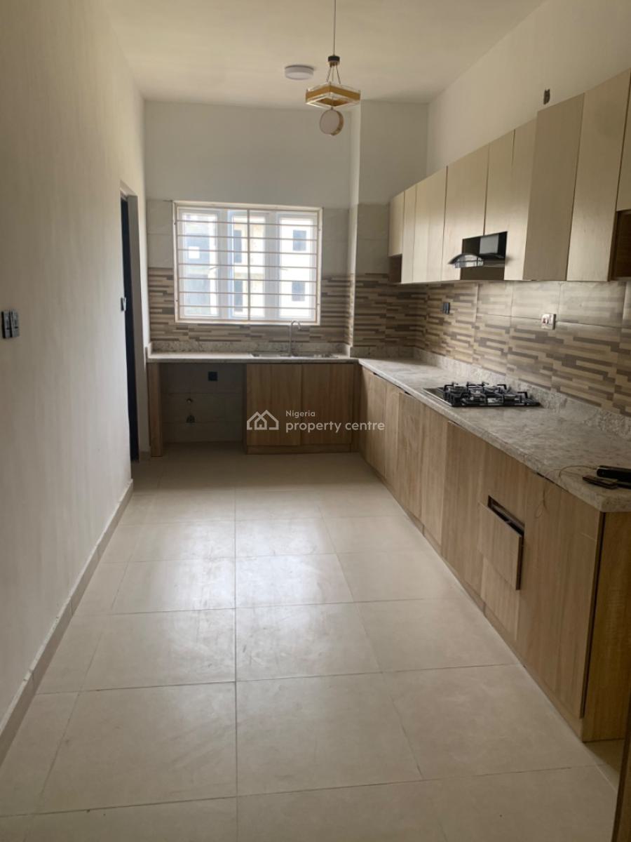 Massive Luxury 3 Bedroom Flat Upstairs, Lekki Scheme 2 Via Mobil Road, Ilaje, Ajah, Lagos, House for Rent
