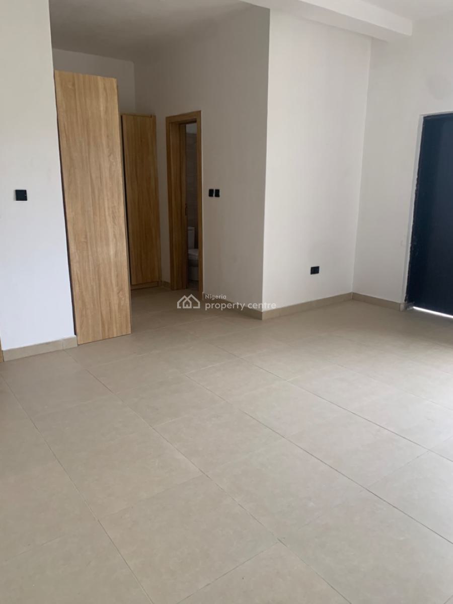 Massive Luxury 3 Bedroom Flat Upstairs, Lekki Scheme 2 Via Mobil Road, Ilaje, Ajah, Lagos, House for Rent
