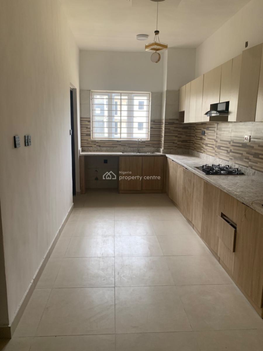 Massive Luxury 3 Bedroom Flat Upstairs, Lekki Scheme 2 Via Mobil Road, Ilaje, Ajah, Lagos, House for Rent