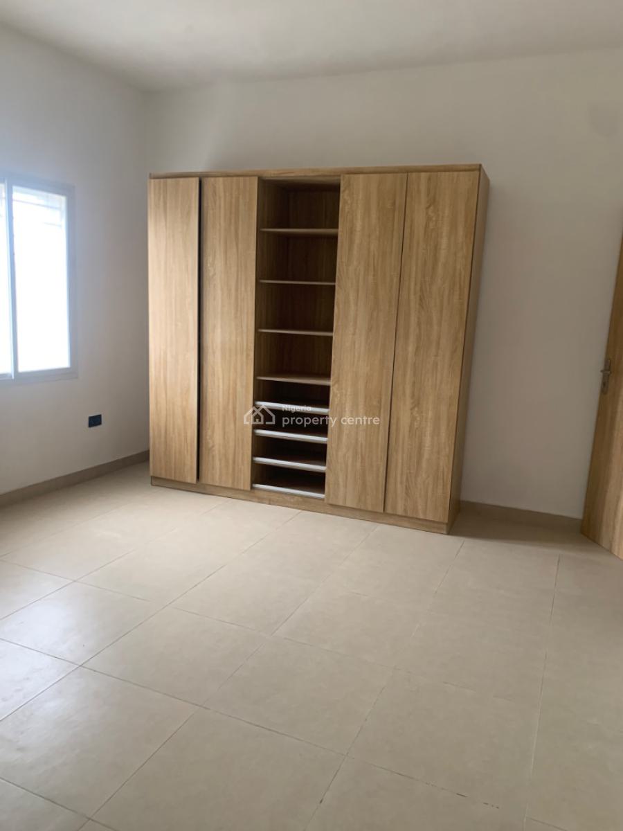 Massive Luxury 3 Bedroom Flat Upstairs, Lekki Scheme 2 Via Mobil Road, Ilaje, Ajah, Lagos, House for Rent