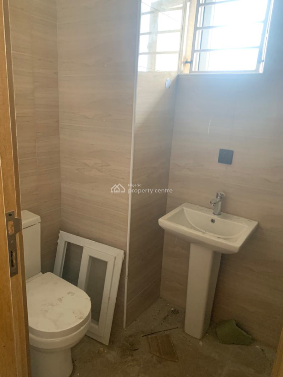 Massive Luxury 3 Bedroom Flat Upstairs, Lekki Scheme 2 Via Mobil Road, Ilaje, Ajah, Lagos, House for Rent