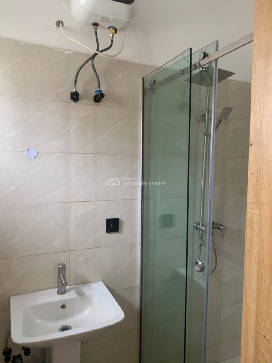 Massive Luxury 3 Bedroom Flat Upstairs, Lekki Scheme 2 Via Mobil Road, Ilaje, Ajah, Lagos, House for Rent