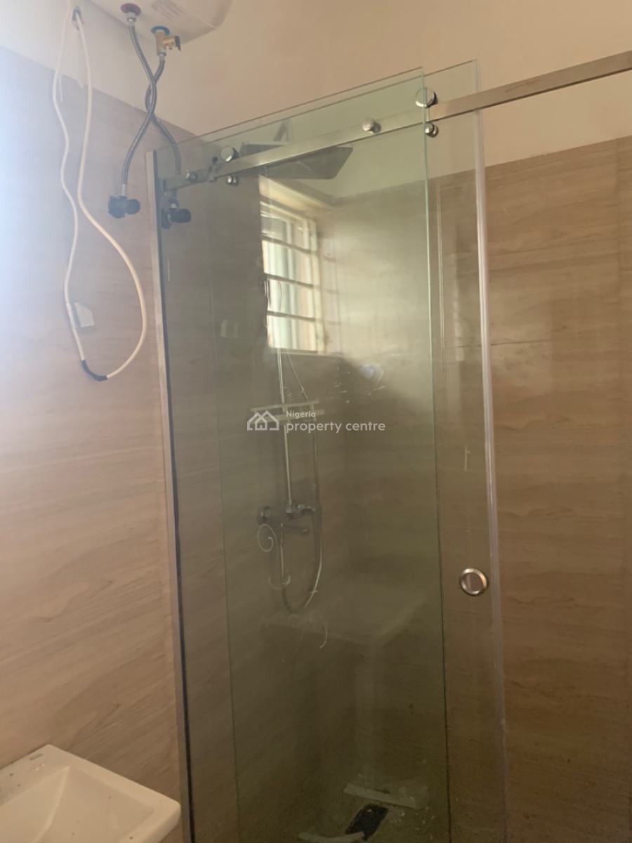 Massive Luxury 3 Bedroom Flat Upstairs, Lekki Scheme 2 Via Mobil Road, Ilaje, Ajah, Lagos, House for Rent