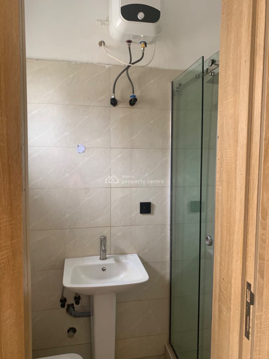 Massive Luxury 3 Bedroom Flat Upstairs, Lekki Scheme 2 Via Mobil Road, Ilaje, Ajah, Lagos, House for Rent