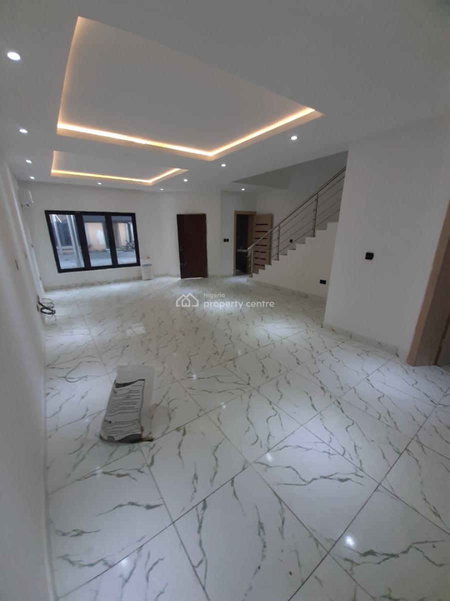 Renovated and Serviced with 24/7 Power Supply 4 Bedroom En-suite Townh, Lekki Phase 1, Lekki, Lagos, Terraced Duplex for Rent