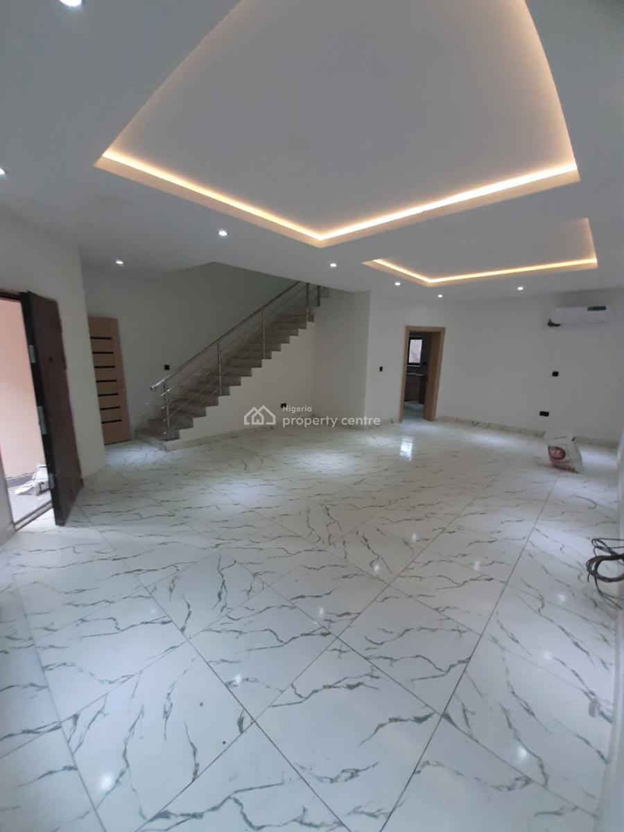 Renovated and Serviced with 24/7 Power Supply 4 Bedroom En-suite Townh, Lekki Phase 1, Lekki, Lagos, Terraced Duplex for Rent