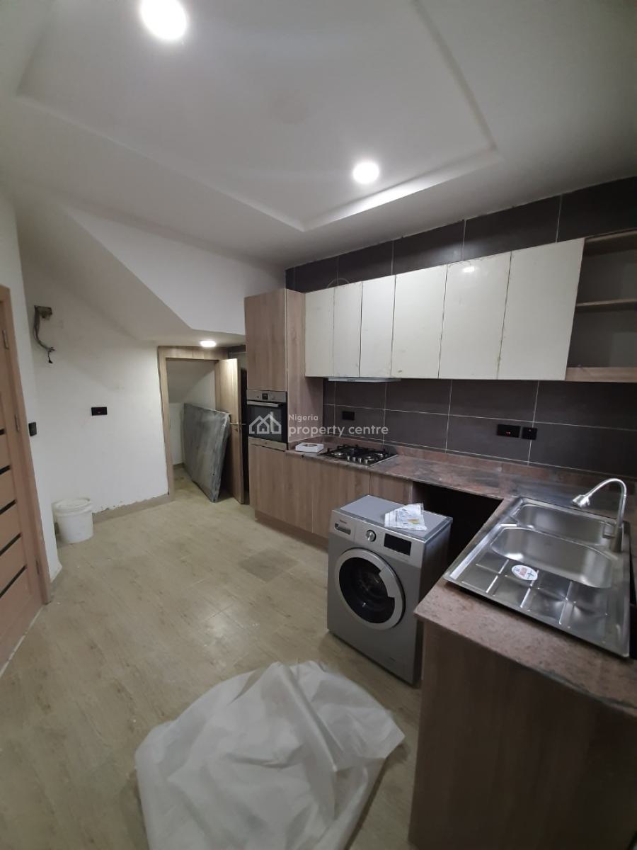 Renovated and Serviced with 24/7 Power Supply 4 Bedroom En-suite Townh, Lekki Phase 1, Lekki, Lagos, Terraced Duplex for Rent