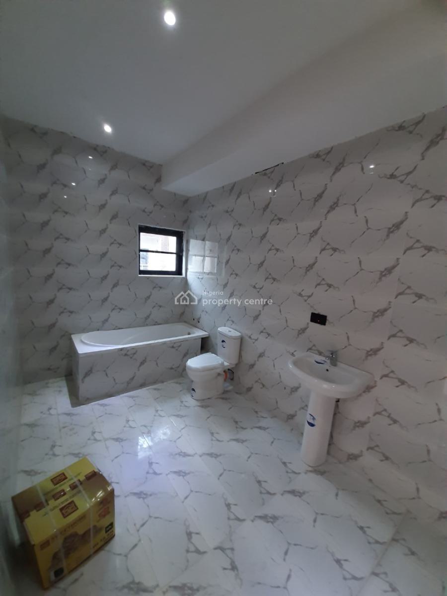 Renovated and Serviced with 24/7 Power Supply 4 Bedroom En-suite Townh, Lekki Phase 1, Lekki, Lagos, Terraced Duplex for Rent