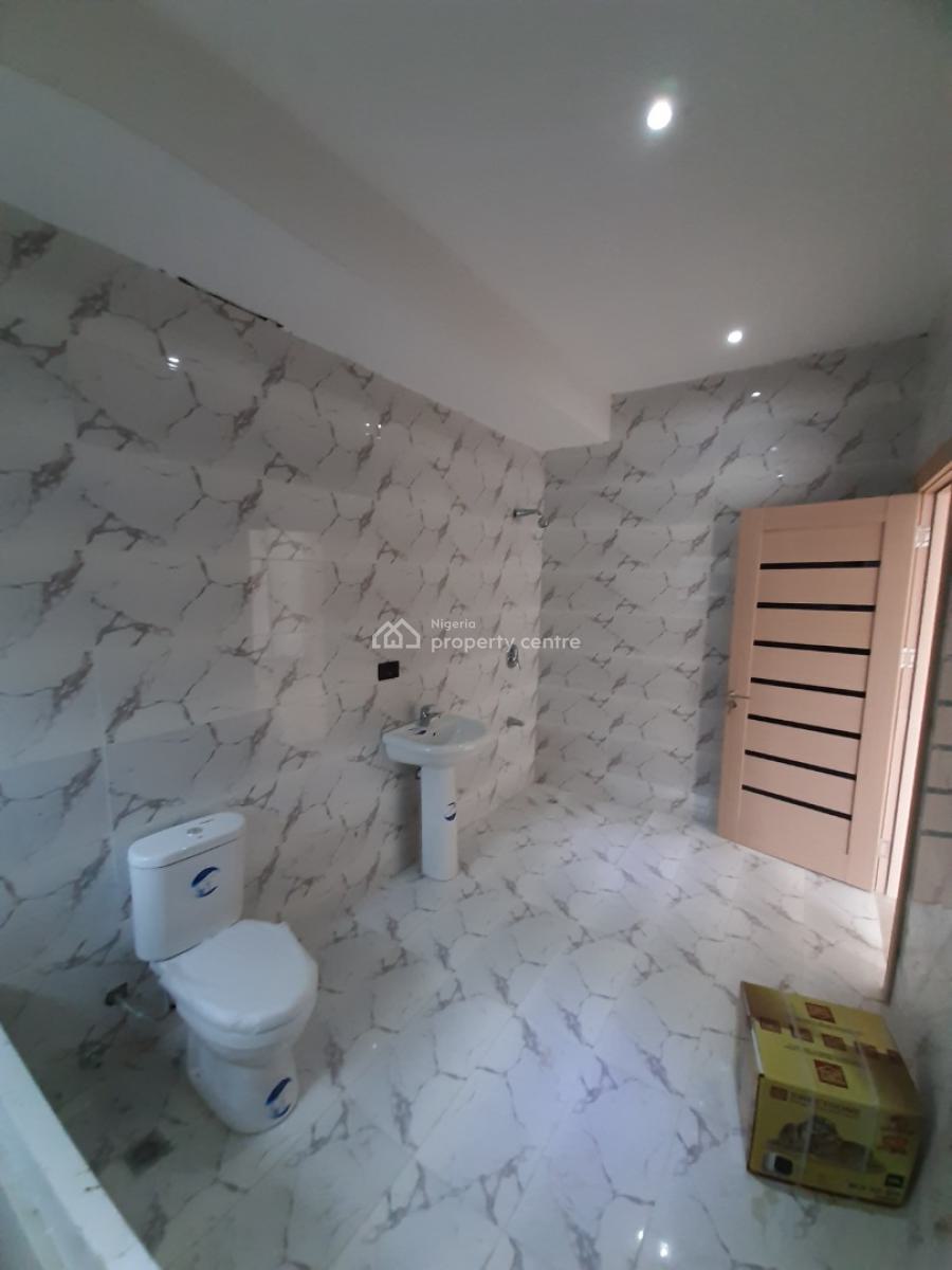 Renovated and Serviced with 24/7 Power Supply 4 Bedroom En-suite Townh, Lekki Phase 1, Lekki, Lagos, Terraced Duplex for Rent