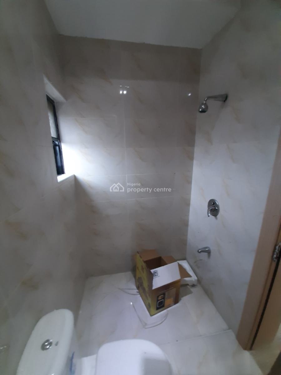 Renovated and Serviced with 24/7 Power Supply 4 Bedroom En-suite Townh, Lekki Phase 1, Lekki, Lagos, Terraced Duplex for Rent