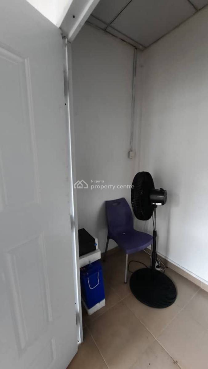 Big Sized Shop/ Office Space Available, Lekki County, Ikota, Lekki, Lagos, Shop for Rent