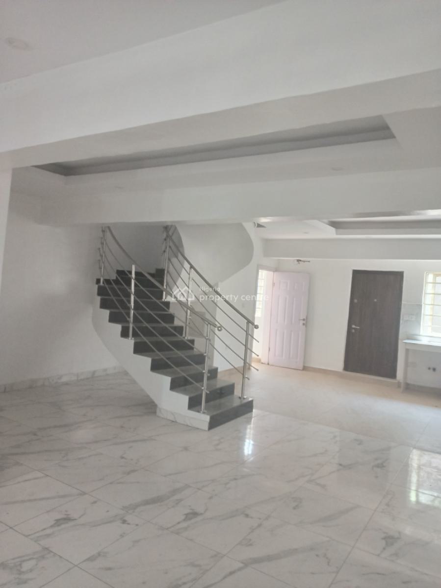 4 Bedroom Terrace, Olaleye Estate, Iponri, Surulere, Lagos, Terraced Duplex for Sale