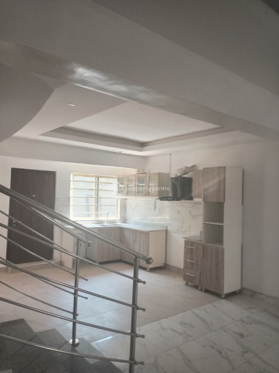 4 Bedroom Terrace, Olaleye Estate, Iponri, Surulere, Lagos, Terraced Duplex for Sale