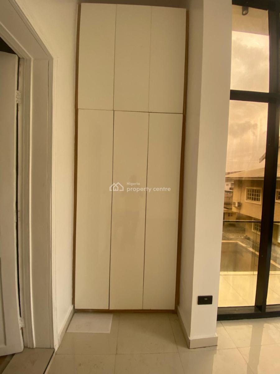 Urgent Alert !!! 3 Bedroom Apartment, Lekki Phase 1, Lekki, Lagos, Flat / Apartment for Sale