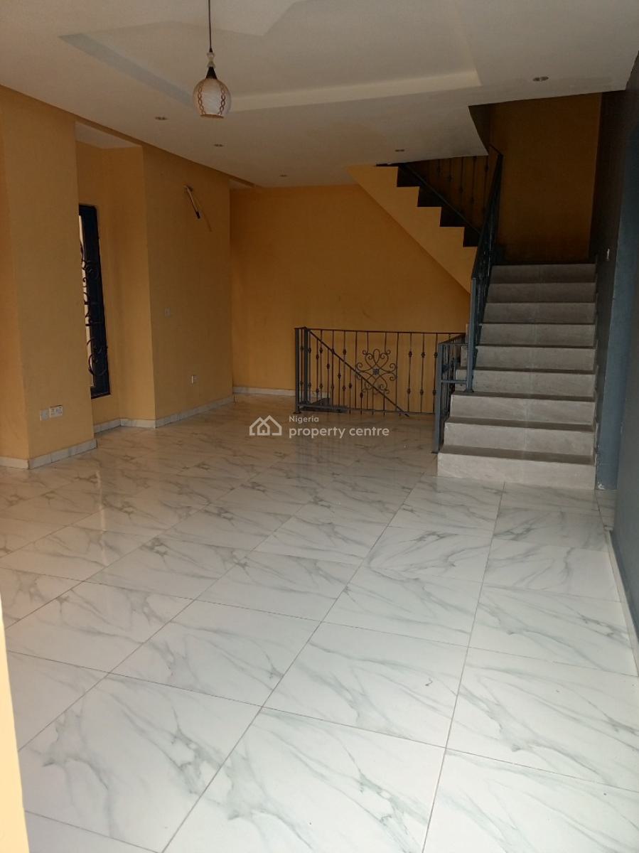 4 Bedroom Terrace with Bq Self Service 2 People in Compound Only, Ikate, Lekki, Lagos, Terraced Duplex for Rent