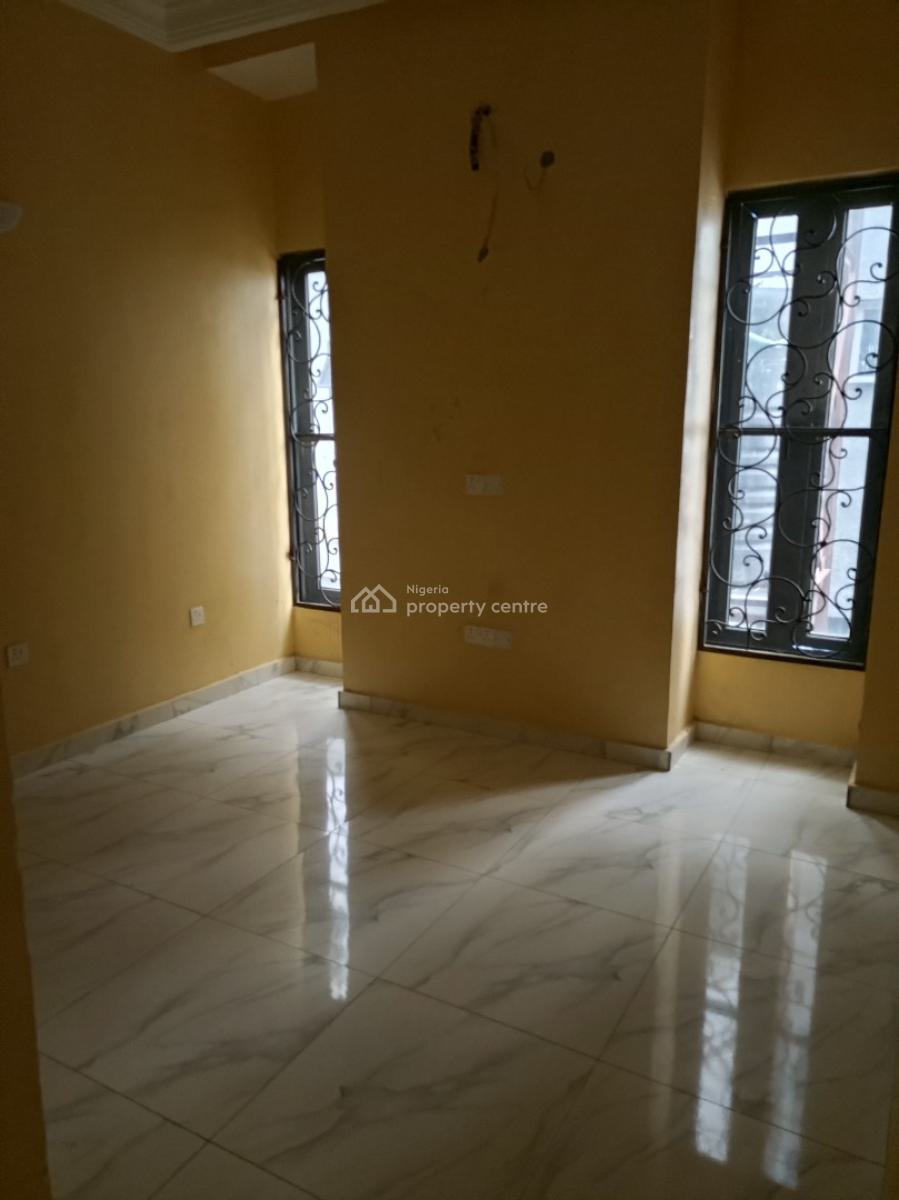4 Bedroom Terrace with Bq Self Service 2 People in Compound Only, Ikate, Lekki, Lagos, Terraced Duplex for Rent