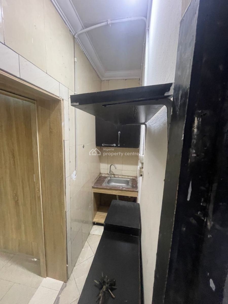 1 Bedroom Flat, Lekki Phase 1, Lekki, Lagos, Mini Flat (room and Parlour) for Rent
