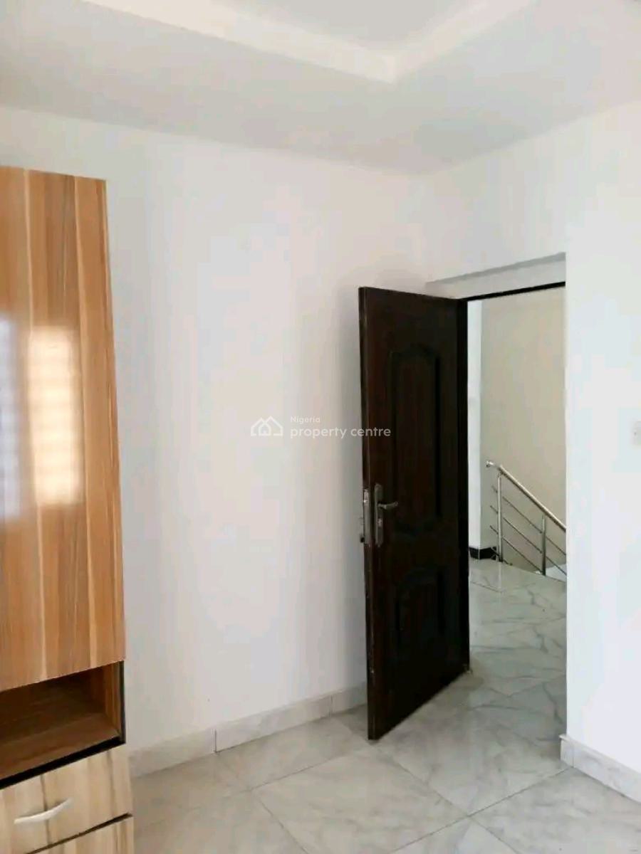 One Room Available in a Shared Apartment, West End Estste, Ikota, Lekki, Lagos, House for Rent